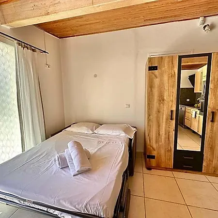 Magnifique Studio, Piscine, Parking Szálloda 3*